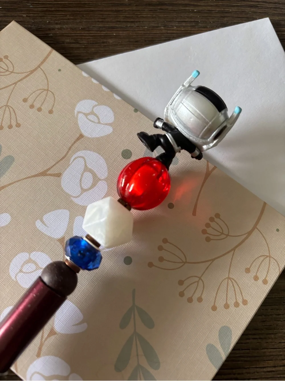 Marvel Doorables: Antman: Antman handmade beaded pen